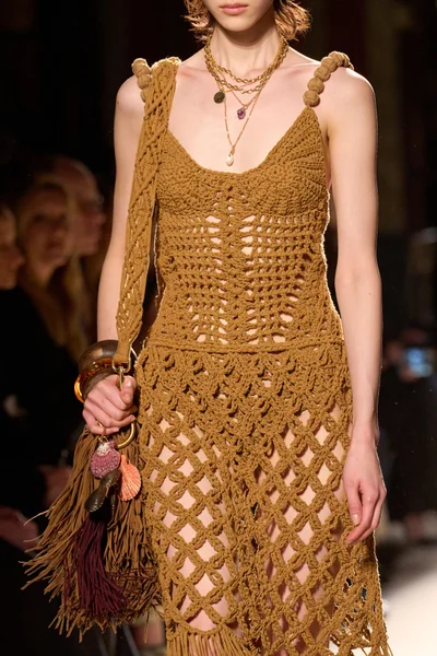 Look 99
